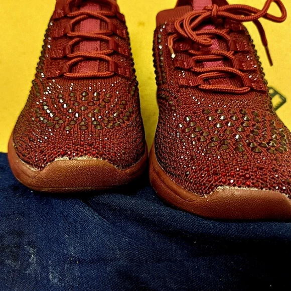 Blondo Kanon Rhinestones Sneakers Casual Upscale Athletic Shoes Size 7.5 Maroon - Picture 9 of 17